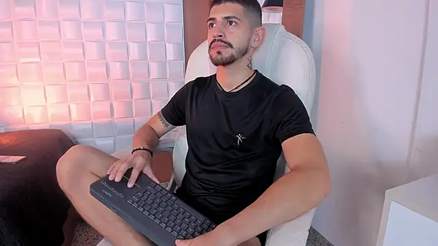 Snapshot of AlejandroStormm chatting on October 2025 02:50:02 AM AlejandroStormm online show from October 2025 02:50:02 AM