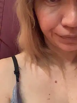Ella Pearlie online show from February 2025 10:42:02 PM
