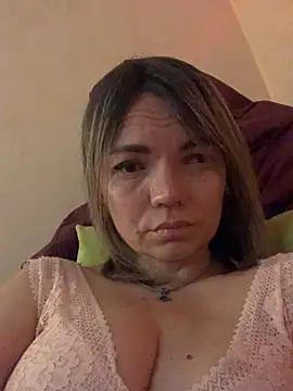 Ella Pearlie online show from September 2025 05:56:02 PM
