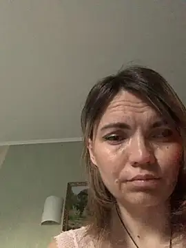 Ella Pearlie online show from September 2025 03:24:02 PM