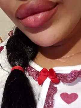 Snapshot of Sexlove1xo chatting on November 2025 02:00:01 AM Sexlove1xo online show from November 2025 02:00:01 AM