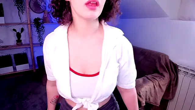 Snapshot of CurlyVixen chatting on March 2025 07:13:02 AM CurlyVixen online show from March 2025 07:13:02 AM