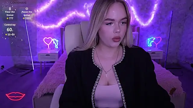 EvaCrush online show from March 2025 01:57:02 PM
