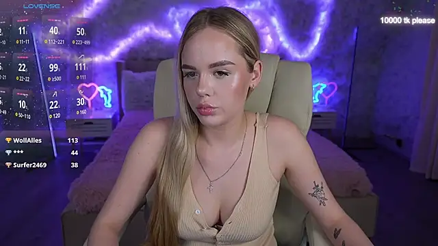 EvaCrush online show from March 2025 04:35:02 PM