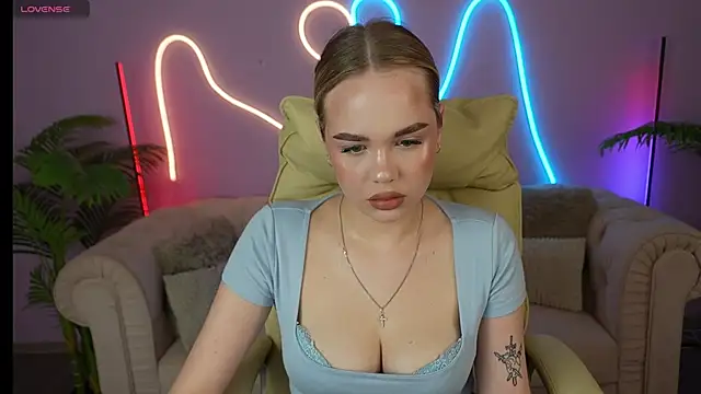 EvaCrush online show from March 2025 06:51:02 AM
