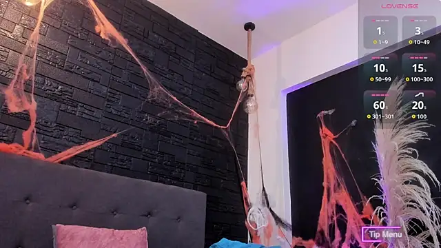 Maite Smith  online show from October 2025 12:17:02 PM