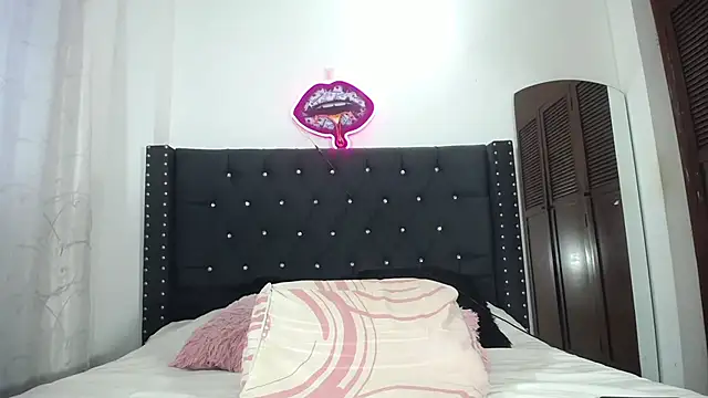 AprilHotty online show from October 2025 08:22:02 PM