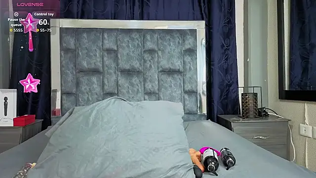 Snapshot of Effie_cooper chatting on October 2025 08:09:02 PM Effie cooper online show from October 2025 08:09:02 PM