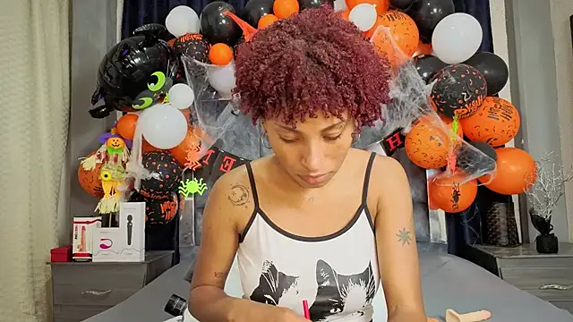 Snapshot of Effie_cooper chatting on October 2025 07:45:02 PM Effie cooper online show from October 2025 07:45:02 PM