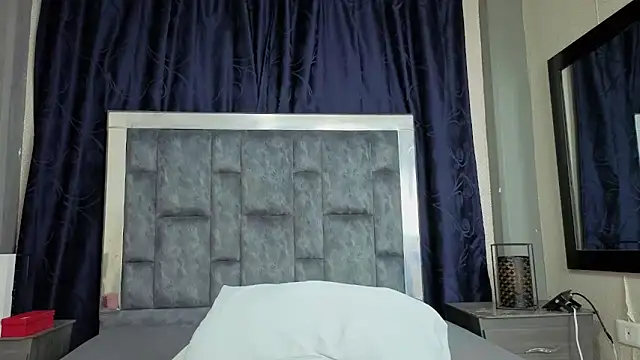 Snapshot of Effie_cooper chatting on November 2025 07:04:02 PM Effie cooper online show from November 2025 07:04:02 PM