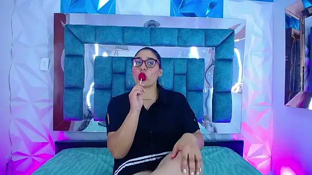 Catalina Bustos online show from February 2025 03:42:02 AM