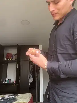 MaxxxSteil online show from November 2025 04:20:02 PM