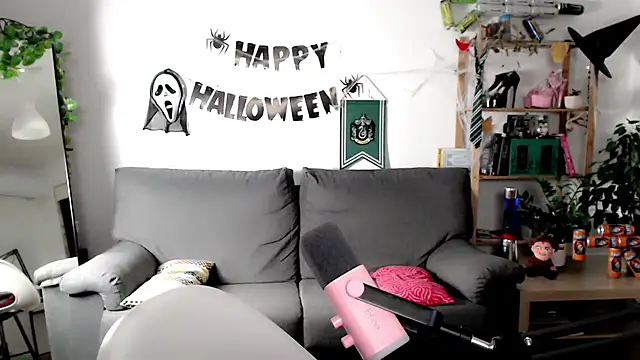 Della Ideal online show from October 2025 09:46:02 AM