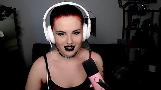 Della Ideal online show from November 2025 06:07:01 PM