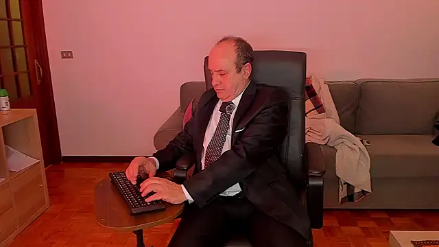 Snapshot of masterboy50 chatting on November 2025 04:40:02 PM masterboy50 online show from November 2025 04:40:02 PM