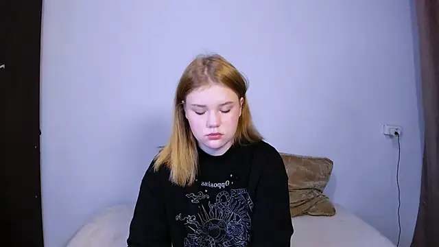 LaseyMoon online show from September 2025 11:26:01 AM