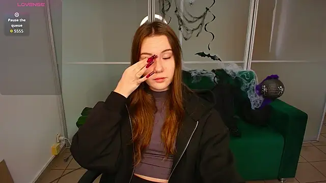 Snapshot of ElenaOconar chatting on November 2025 06:45:01 AM ElenaOconar online show from November 2025 06:45:01 AM