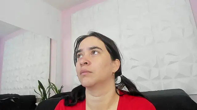 Snapshot of Valeriagomez_ chatting on October 2025 12:06:02 PM Valeriagomez online show from October 2025 12:06:02 PM