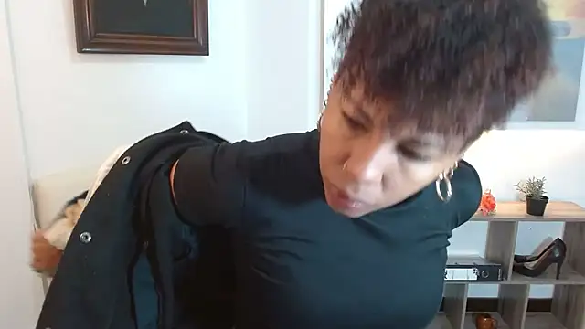 Snapshot of anahi_macys chatting on October 2025 11:09:01 AM anahi macys online show from October 2025 11:09:01 AM