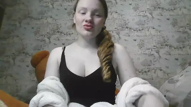 Eveline May online show from March 2025 05:00:02 PM
