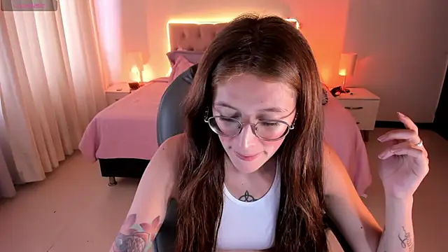 Emily Warren  online show from September 2025 07:59:01 PM