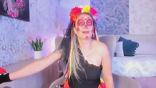 Liannaa  online show from October 2025 07:37:02 PM