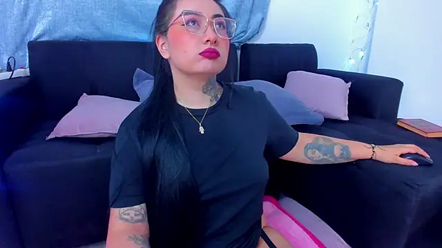 Snapshot of Curvybaddie99 chatting on November 2025 02:34:02 AM Curvybaddie99 online show from November 2025 02:34:02 AM