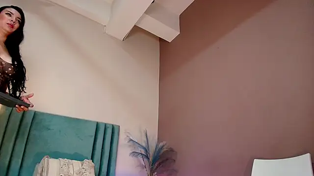 Snapshot of SeleneLujan chatting on November 2025 12:04:02 PM SeleneLujan online show from November 2025 12:04:02 PM