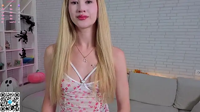 Snapshot of Tessalune_ chatting on October 2025 03:18:02 AM Tessalune online show from October 2025 03:18:02 AM