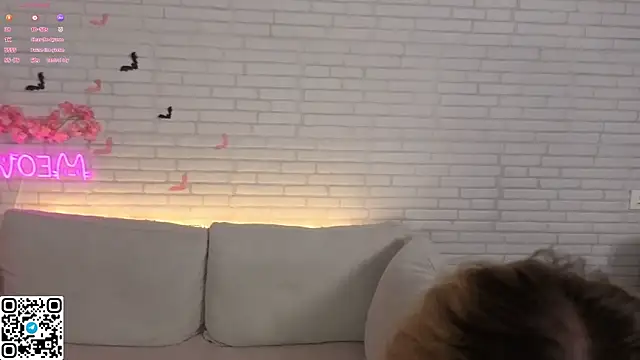 Snapshot of Tessalune_ chatting on November 2025 03:19:01 AM Tessalune online show from November 2025 03:19:01 AM