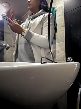 Mila LS online show from November 2025 12:59:02 PM