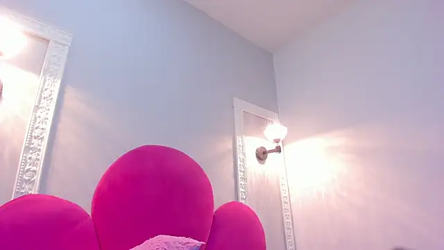 Bonniie 22 online show from October 2025 01:33:02 PM