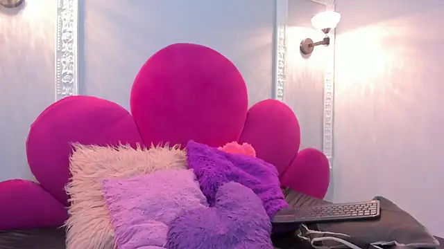 Bonniie 22 online show from October 2025 05:15:02 PM