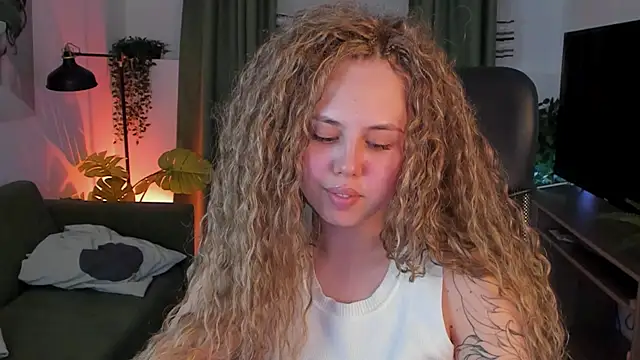 MiaRidd online show from March 2025 02:23:01 PM