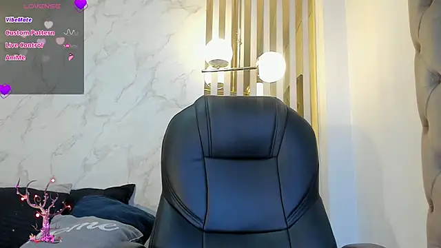 Snapshot of Oriana_gh chatting on October 2025 03:39:02 AM Oriana gh online show from October 2025 03:39:02 AM