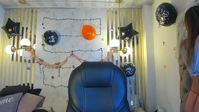 Snapshot of Oriana_gh chatting on October 2025 03:29:02 AM Oriana gh online show from October 2025 03:29:02 AM