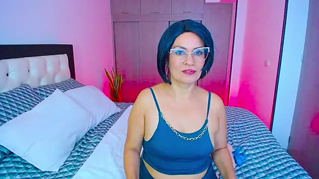 CarolinneFiotti online show from October 2025 01:51:02 PM