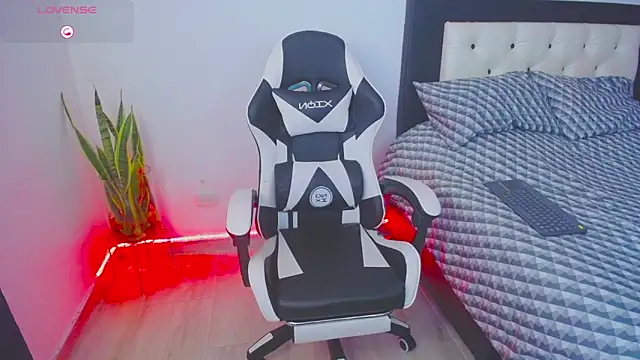 CarolinneFiotti online show from October 2025 03:02:02 PM