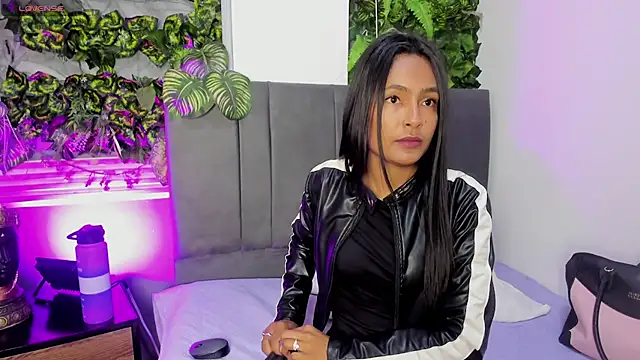 Fernanda liie  online show from October 2025 12:30:01 PM