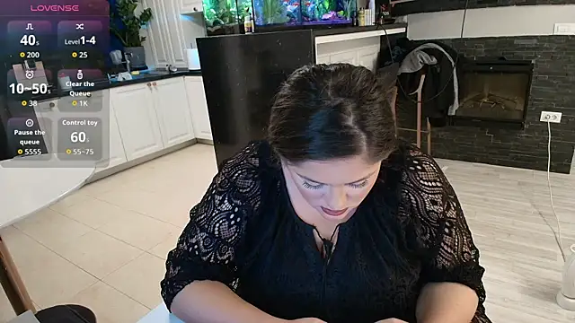 Snapshot of Layla- chatting on October 2025 09:24:01 PM Layla- online show from October 2025 09:24:01 PM