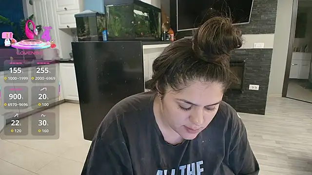 Snapshot of Layla- chatting on November 2025 05:13:01 PM Layla- online show from November 2025 05:13:01 PM