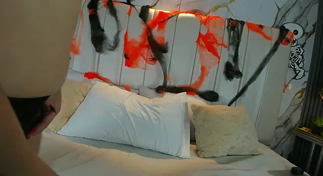 MeganFoxterr online show from October 2025 06:04:01 PM