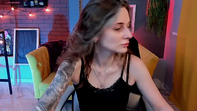 OliviaMcClean online show from November 2025 02:45:02 AM