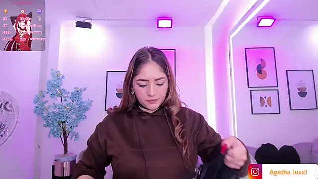 Agatha luxx online show from October 2025 12:40:02 PM