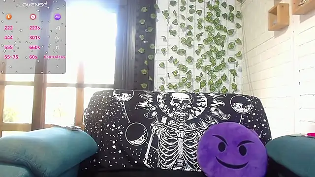 LiraSonnett online show from October 2025 09:12:02 PM