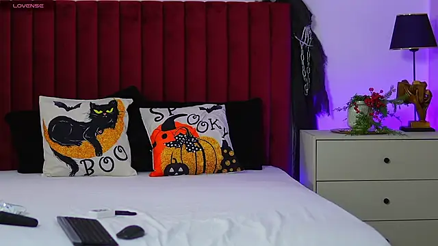 Snapshot of AprilGold18 chatting on October 2025 05:35:01 PM AprilGold18 online show from October 2025 05:35:01 PM