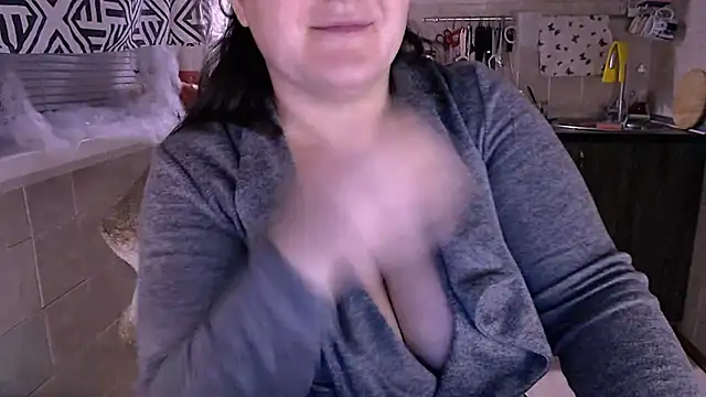 Snapshot of SoftLia chatting on October 2025 03:40:01 AM SoftLia online show from October 2025 03:40:01 AM