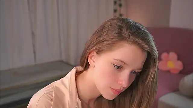 UdelaHathorne online show from March 2025 04:18:01 PM