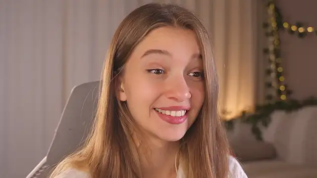 UdelaHathorne online show from September 2025 04:19:01 PM