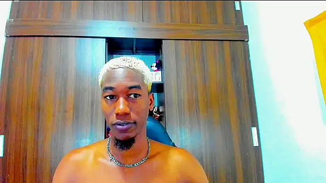 Snapshot of Dreamastercum_ chatting on November 2025 10:10:02 PM Dreamastercum online show from November 2025 10:10:02 PM